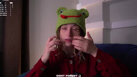 Mia online show from September 19, 2025, 3:19 am