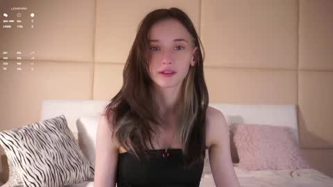 Mia online show from June 4, 2026, 4:40 am