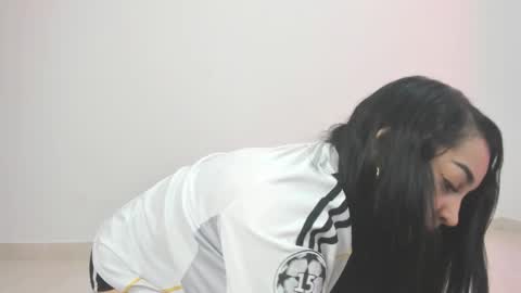 talianasweet03 online show from October 13, 2025, 9:04 pm