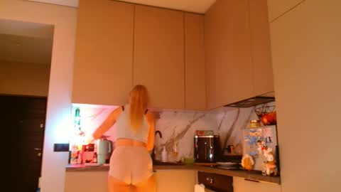 Snapshot of taliiyafiredream chatting on February 5, 2026, 6:40 am Kira online show from February 5, 2026, 6:40 am