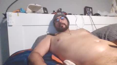 Snapshot of talllatino310 chatting on February 5, 2026, 10:36 pm talllatino310 online show from February 5, 2026, 10:36 pm