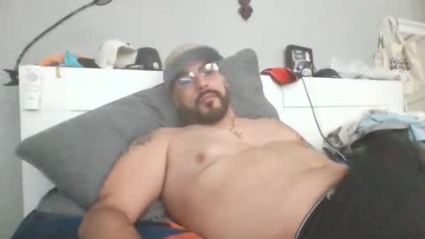 Snapshot of talllatino310 chatting on February 8, 2026, 7:39 pm talllatino310 online show from February 8, 2026, 7:39 pm