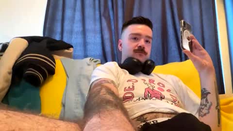 Snapshot of talltop14 chatting on April 8, 2026, 10:21 pm talltop14 online show from April 8, 2026, 10:21 pm