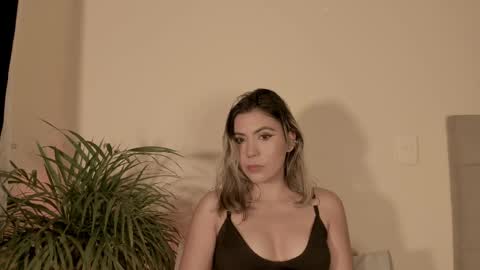 Snapshot of tamarathompsonn chatting on April 21, 2026, 2:51 am Tamara. online show from April 21, 2026, 2:51 am