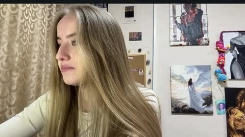 Snapshot of tamiecaimi chatting on April 3, 2026, 4:05 pm Karina online show from April 3, 2026, 4:05 pm