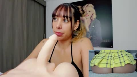 Snapshot of tamy_bennett chatting on October 24, 2025, 10:00 am Tamara online show from October 24, 2025, 10:00 am