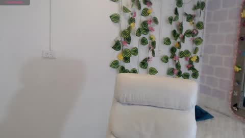 Tania  online show from October 23, 2025, 5:33 pm