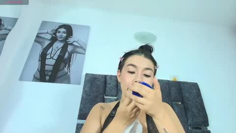 Snapshot of taniamilan chatting on May 22, 2026, 7:37 am Tania online show from May 22, 2026, 7:37 am