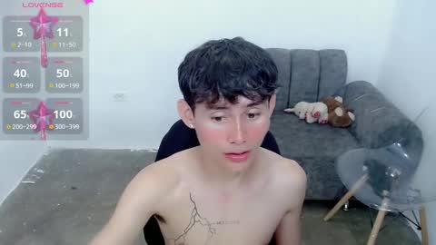 Snapshot of tanjiro_cute chatting on December 31, 2024, 6:48 am Andres online show from December 31, 2024, 6:48 am