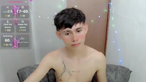 Snapshot of tanjiro_cute chatting on January 4, 2025, 3:29 am Andres online show from January 4, 2025, 3:29 am