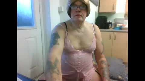Snapshot of tanya_sissie_somerset chatting on February 6, 2025, 7:35 am tanya_sissie_somerset online show from February 6, 2025, 7:35 am