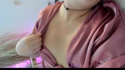 tara__ online show from December 3, 2025, 4:27 pm