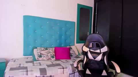 tashasant online show from September 15, 2025, 8:47 am