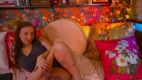 Vivian  Clark online show from March 30, 2026, 3:02 pm