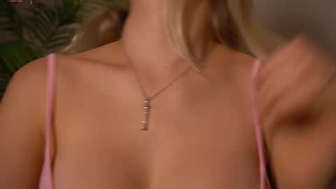 Snapshot of tastypoint chatting on October 3, 2025, 4:37 pm Im Sabrina NEXT LIVE Tuesday online show from October 3, 2025, 4:37 pm