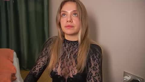 Snapshot of tastypoint chatting on October 17, 2025, 5:37 pm Im Sabrina NEXT LIVE Tuesday online show from October 17, 2025, 5:37 pm