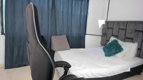 Tatiana online show from December 4, 2024, 9:57 pm