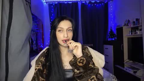 tatika_williams online show from December 15, 2025, 3:16 pm