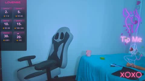 Snapshot of tatis_blux chatting on February 25, 2025, 8:30 pm Tatiana  online show from February 25, 2025, 8:30 pm