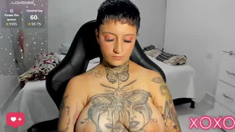 Snapshot of tatoo_girl chatting on September 19, 2025, 7:14 pm jess online show from September 19, 2025, 7:14 pm