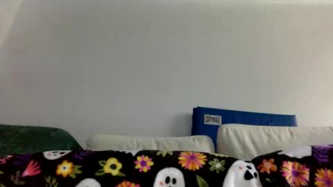 MrMrs online show from February 14, 2025, 6:40 pm