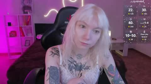 tattoo_artbaby online show from April 21, 2026, 1:18 am