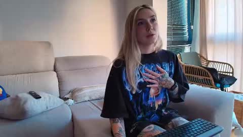 tattoobbgirl online show from March 7, 2026, 5:10 pm