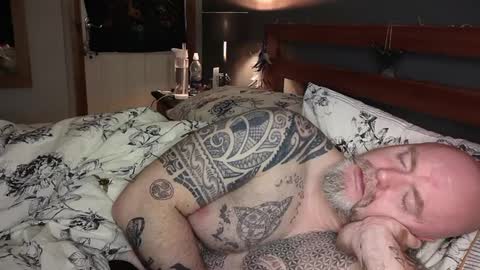 Snapshot of tattooeddilf01 chatting on December 8, 2024, 5:39 am Tattooeddilf 01 online show from December 8, 2024, 5:39 am