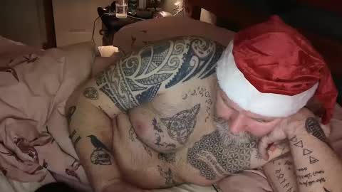 Snapshot of tattooeddilf01 chatting on December 18, 2024, 2:32 am Tattooeddilf 01 online show from December 18, 2024, 2:32 am