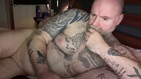 Snapshot of tattooeddilf01 chatting on December 31, 2024, 4:16 am Tattooeddilf 01 online show from December 31, 2024, 4:16 am