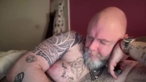 Snapshot of tattooeddilf01 chatting on January 17, 2025, 2:08 am Tattooeddilf 01 online show from January 17, 2025, 2:08 am