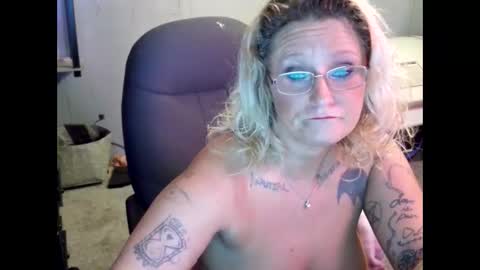 Lisa Lovely online show from January 22, 2025, 12:27 pm