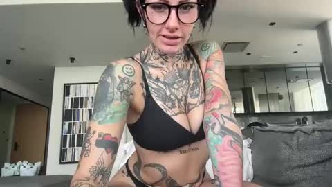 tattooedlucy_ online show from December 15, 2025, 7:01 am