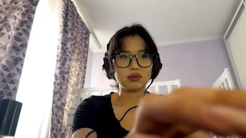 Jenny  online show from November 11, 2025, 8:47 am