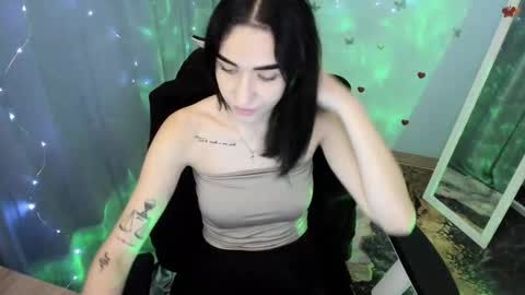 Tayla online show from November 20, 2025, 7:52 am