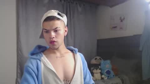 Snapshot of tayler_and_alina chatting on February 24, 2025, 3:33 am MARCELO MILK online show from February 24, 2025, 3:33 am