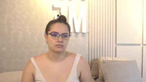 Teylor  Kim online show from September 23, 2025, 6:11 pm