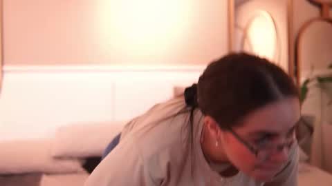 Teylor  Kim online show from January 5, 2026, 6:33 pm