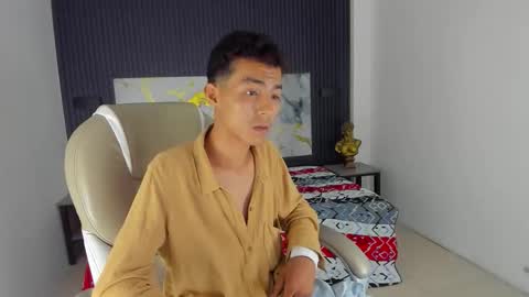 Snapshot of taylermiles chatting on December 17, 2025, 3:56 am TAYLER online show from December 17, 2025, 3:56 am