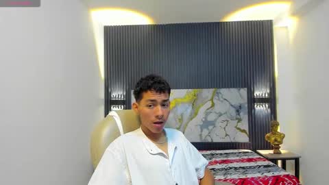 Snapshot of taylermiles chatting on December 22, 2025, 2:30 am TAYLER online show from December 22, 2025, 2:30 am