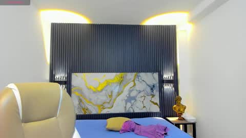 Snapshot of taylermiles chatting on January 11, 2026, 12:37 am TAYLER online show from January 11, 2026, 12:37 am