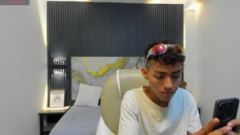 Snapshot of taylermiles chatting on January 14, 2026, 2:50 am TAYLER online show from January 14, 2026, 2:50 am