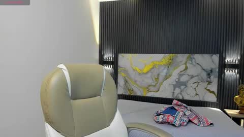 Snapshot of taylermiles chatting on January 15, 2026, 3:22 am TAYLER online show from January 15, 2026, 3:22 am