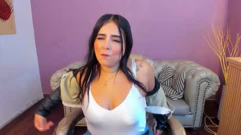 Taylor Bennet online show from October 3, 2025, 12:13 pm