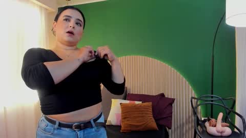 Taylor Bennet online show from November 16, 2025, 12:22 pm