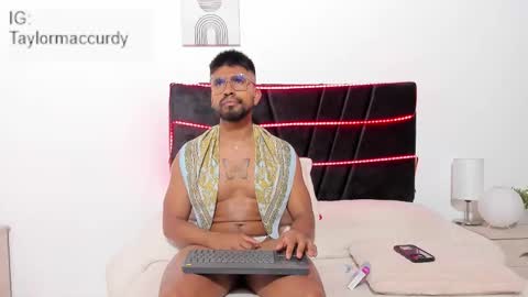 taylormaccurdy_ online show from December 20, 2025, 4:19 am