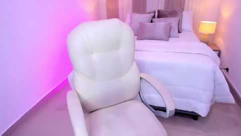 Taylor  online show from October 24, 2025, 8:49 pm