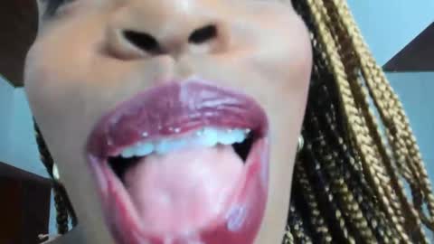 Snapshot of taylorslims chatting on March 11, 2025, 12:06 pm taylorslims online show from March 11, 2025, 12:06 pm