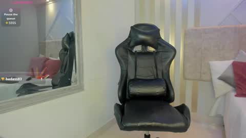 tayra online show from September 8, 2025, 8:19 pm