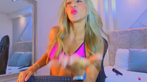 tayra online show from March 15, 2026, 6:58 pm